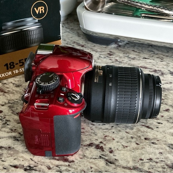 Like New Red Nikon D3100 Digital SLR Camera with 18-55mm NIKKOR VR Lens - Picture 6 of 11